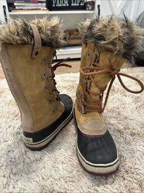 Sorel Women's Tan, Black and Brown Lace-Up Winter Boots